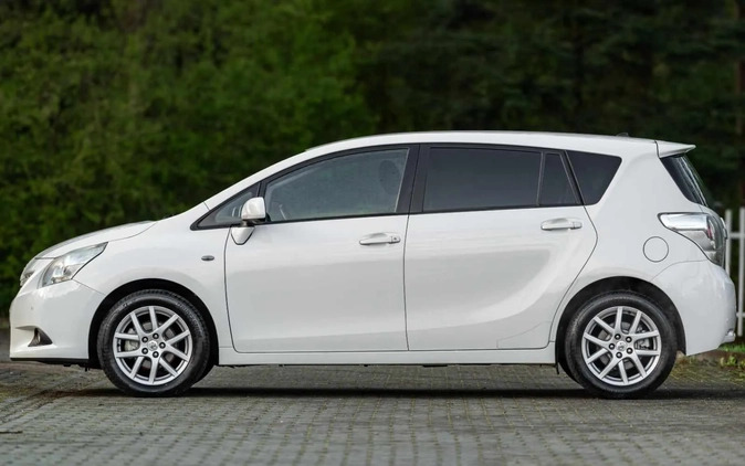 Toyota Verso cena 39900 przebieg: 139000, rok produkcji 2012 z Krosno małe 667